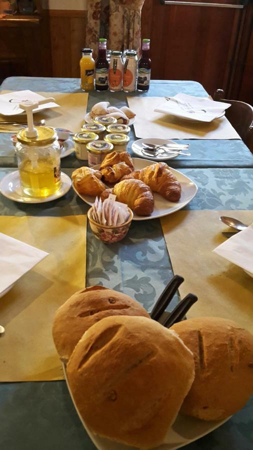 Albergo Ristorante Centro Vico Canavese 外观 照片