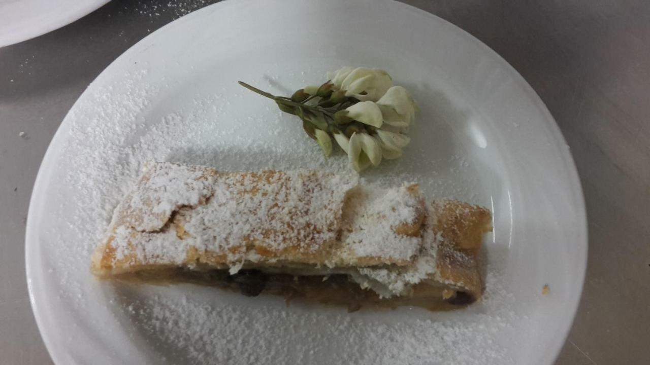 Albergo Ristorante Centro Vico Canavese 外观 照片