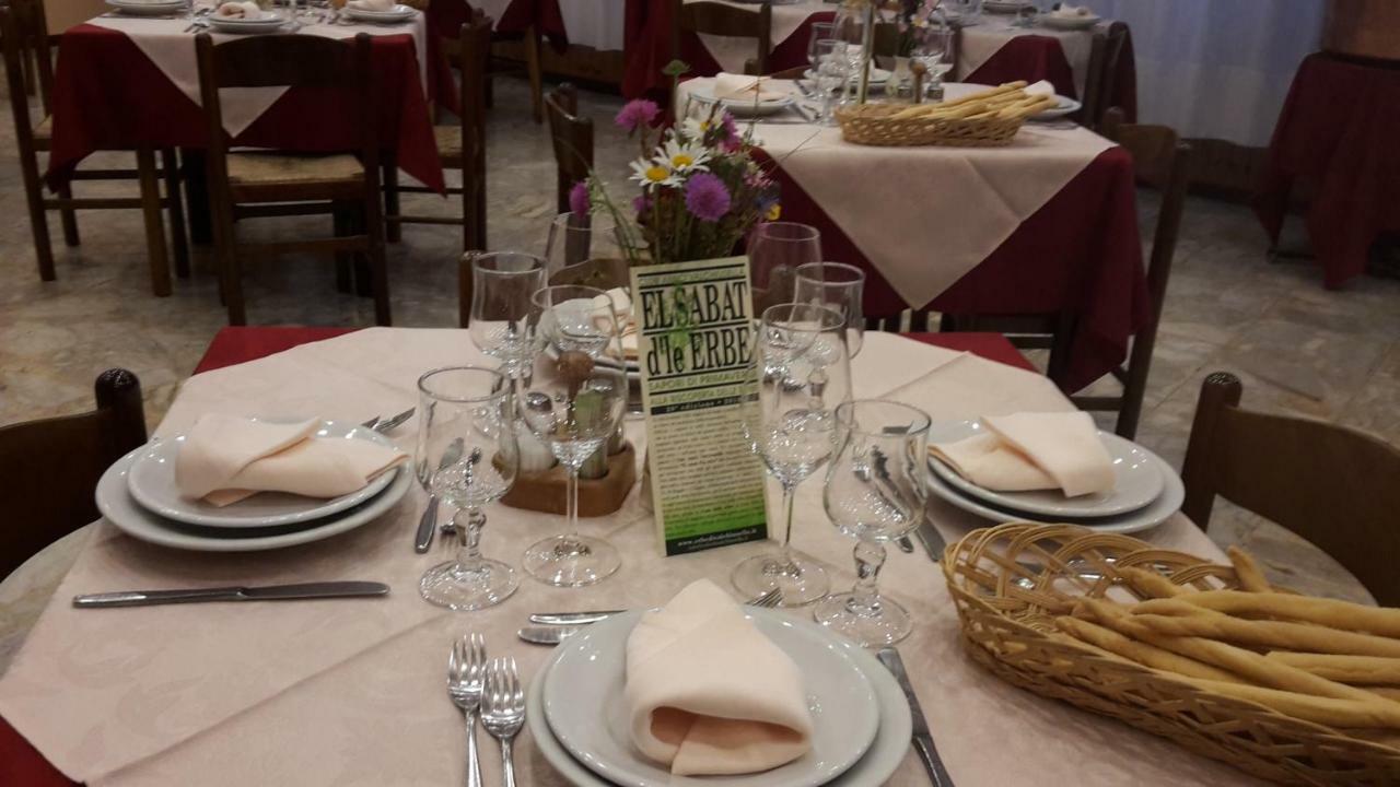 Albergo Ristorante Centro Vico Canavese 外观 照片