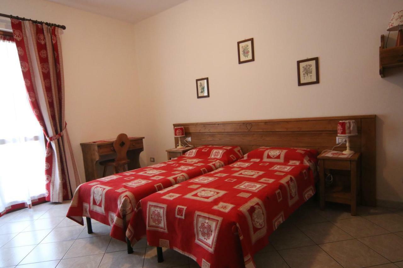 Albergo Ristorante Centro Vico Canavese 外观 照片